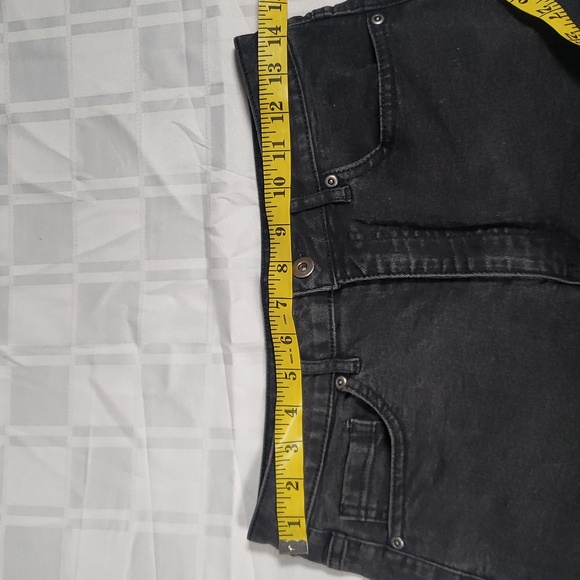 🧑🎄10/10🧑🎄🖤FOREVER 21 BLACK SHORT SIZE 9 🖤 - Picture 8 of 8